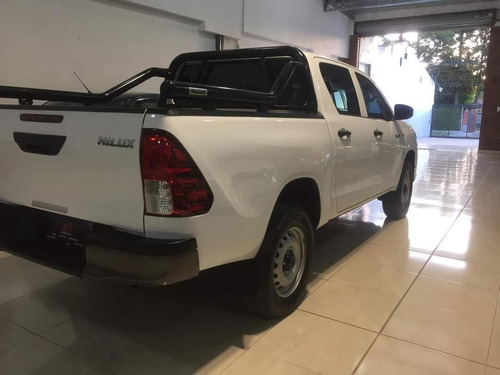 Imagen 3 de 8 de Toyota Hilux 2018 2.4 Cd Dx 150cv 4x2