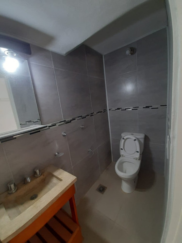 Imagen 6 de 9 de Local Varios Destinos Frente A Estación Virreyes. Cocina, 2 Baños, Entrepiso. 260 M2 Cubiertos