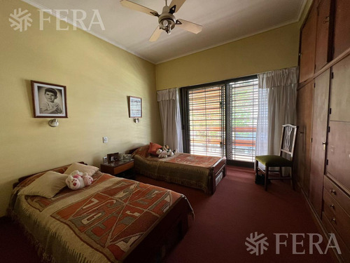Venta Casa 5 Ambientes Con Cochera Y Patio En Villa Dominico
