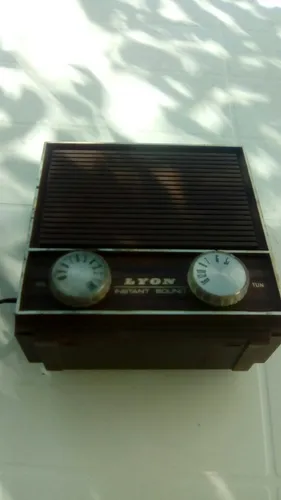 Antigua Radio Lyon 220v De Colección Funciona Ok (Usado)