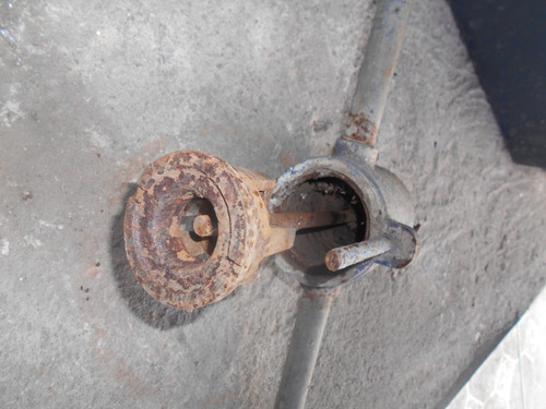 Parte De Antigua Bomba De Agua De Hierro (Usado)