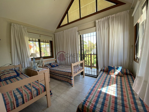 Imagen 25 de 30 de Espectacular Casa A Una Cuadra De La Playa. 7 Dormitorios, 6 Baños. Vista Al Mar. Amplios Y Luminosos Ambientes, Buena Construcción. Buena Ubicación - Punta Del Este Mansa