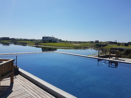 Imagen 3 de 13 de Hermoso Lote Al Agua En El Naudir