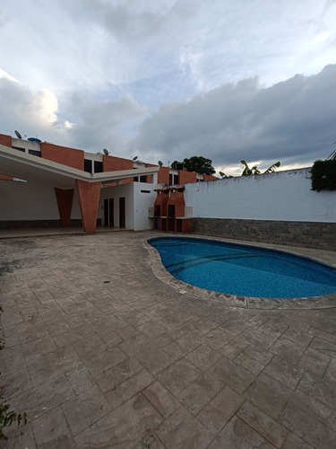 Leandro Araque Inzitu Realtors Vende Townhouse Amoblado En Residencias Mucubají Naguanagua Urb. Guayabal