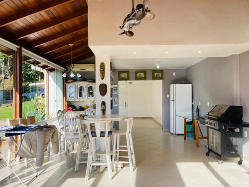Imagem 13 de 30 de Casa De 360m² Cercada Pela Natureza No Itacorubi. - Ca1714