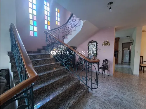 Urb. La Floresta, Condominio 6
