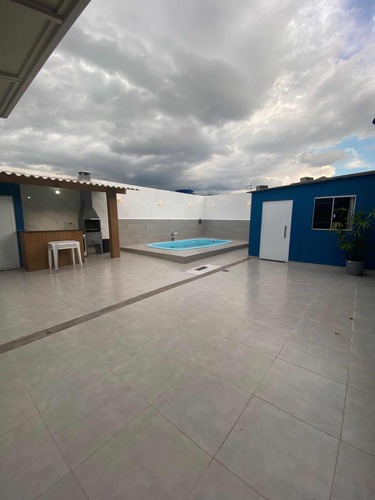 Casa Com Piscina A Venda