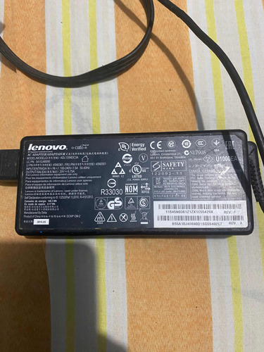 Cargador Lenovo Original Y50-70 20v/6.75a 135w Rectangular