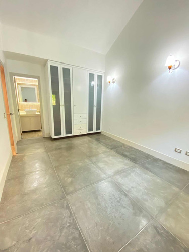 Vendo Exclusivo Townhouse En Altos De Guataparo Valencia
