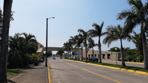 Casa En Venta En Veracruz. Con 4 Recamaras. Fracc. Las Palmas.