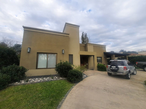 Venta Casa 4 Ambientes En La Concepción
