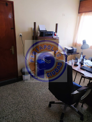 Ref.: 1500-115 Oportunidad Cerca De La Playa !!! Gran Casa En El Cento De Piriápolis Con Terreno !!