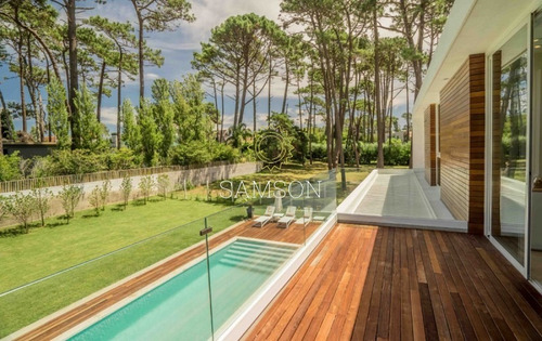Hermosa Casa En Venta, En La Ciudad De Punta Del Este- Ref: 63759