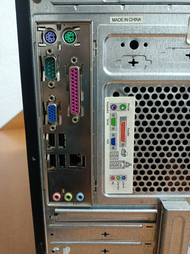 Cpu Intel Atom De 1.66 Ghz. Ram 2 Gb. Hd 500 Gb Win8.1 Pro (Usado)