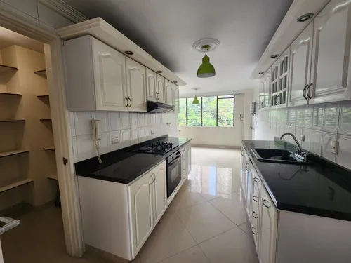 Apartamento En Venta En El Poblado. Cod V12034