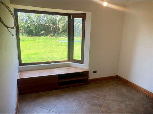 Parcela Con Casa En Sitio De 2000 Mts. Solida, Piscina Termp
