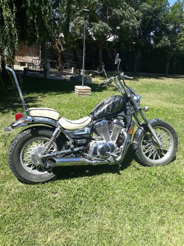 Suzuki Intruder 700