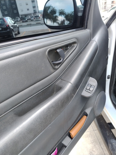 Chevrolet S10 2.4 Cab. Simples 2p