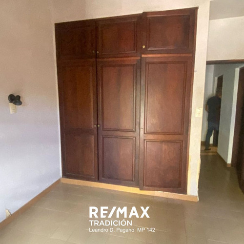 Casa En Venta 3 Dormitorios Barrio Los Troncos