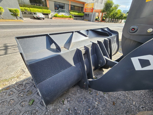 Cargador Frontal Sobre Ruedas Doosan Develon Sd200