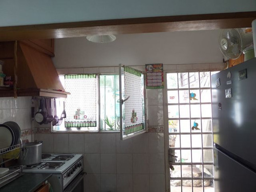 Solido Chalet Mas Apartamento En Excelente Punto