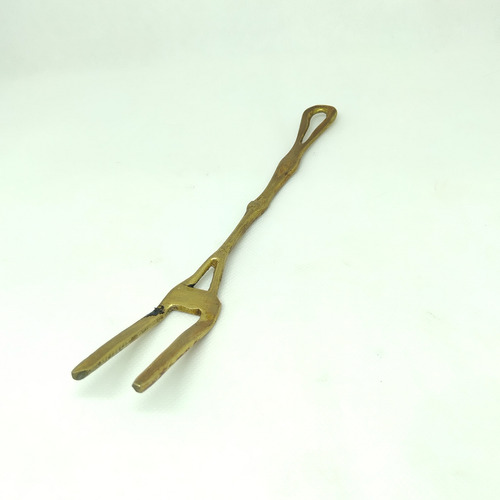 Tenedor Trinchador Cubierto Decorativo De Bronce (Usado)