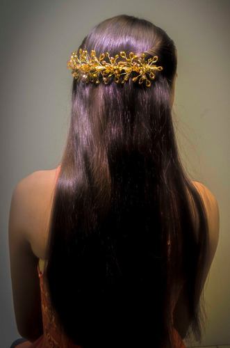 Imagen 3 de 10 de Tiara Tocado Diadema Novia Xv Años Comunión Dani Hadas