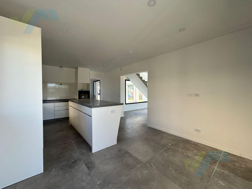 Casa En Venta 5 Amb En Altos De Campo Grande