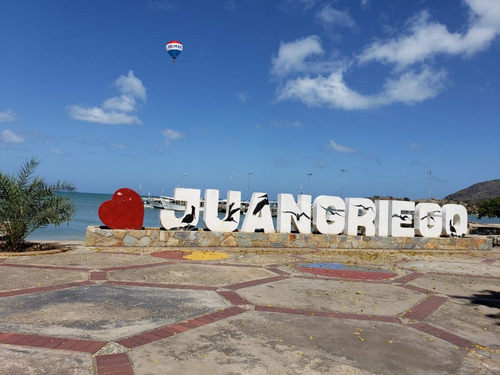 Local Con Apartamento En Calle Arismendi, Ciudad De Juan Griego, Isla De Margarita