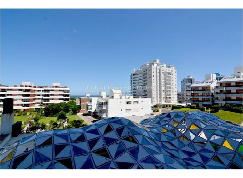 Venta De Apartamento 2  Y Medio Dormitorios, Punta Del Este