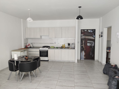 Imagen 1 de 9 de Ph En Venta En Merlo