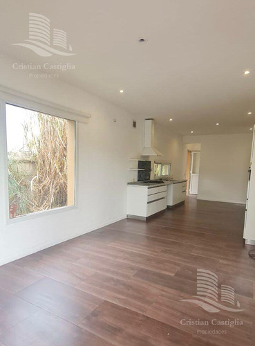 Casa En Venta San Isidro Labrador - 5 Ambientes Con Dependencia De Servicio