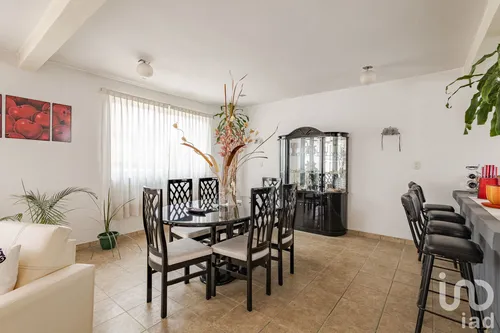 Venta Casa 7 Ambientes Adolfo Ruiz Cortínes