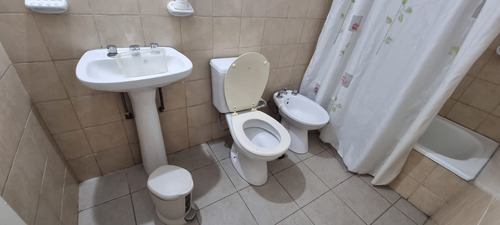 En Venta En Altos De Podesta Barrio Cerrado De 5 Ambientes 2 Baños Garage Dos Autos Fondo. Venta Inmediata F: 9511