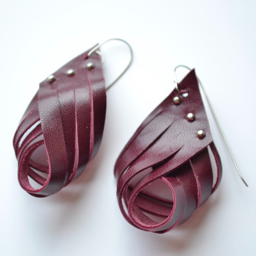 Aros De Cuero Bordo,  Acero Quirurgico, Livianos, Moda