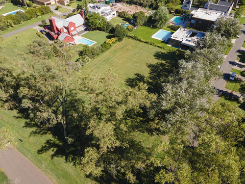 Imagen 2 de 13 de Lote De Terreno De 2.400 M2 En Kentucky