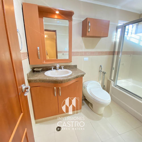 ¡bajó De Precio! En Venta: Exclusiva Casa Con Acabados De Lujo, Amoblada Y Lista Para Mudarse. Ubicada En Urb. Villa Granada C.r. Granada Hills. Circuito Cerrado Y Vigilancia Las 24hrs.
