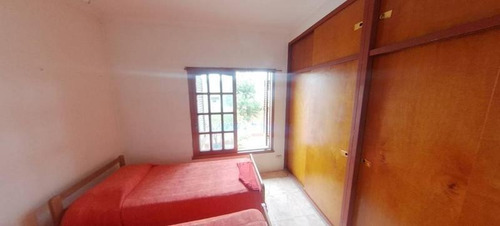 Imagen 9 de 11 de Casa De Tres Dormitorios · Lote De 400 M²· Cochera, Pileta Y Jardín