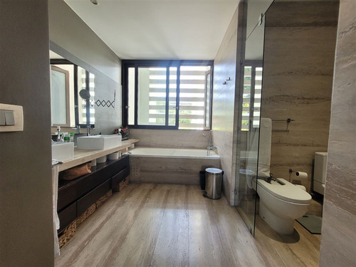 Departamento En Venta Exclusivo De 3d+e+s+ss En Las Condes
