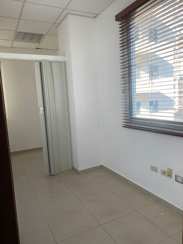 Local Comercial En Alquiler Piantini