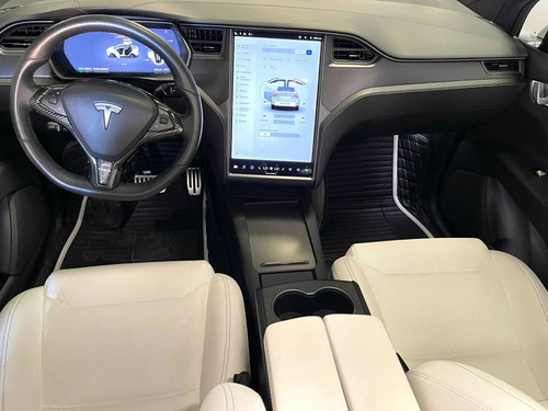 Imagen 7 de 13 de Tesla