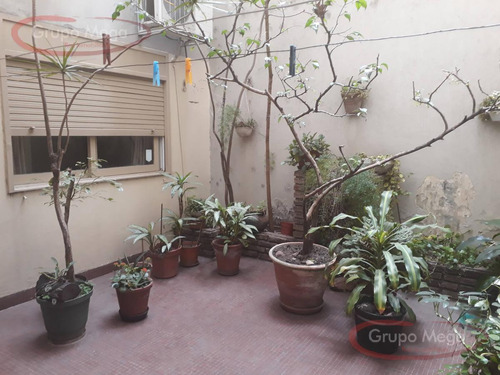 Departamento 3 Amb. Patio/ Cochera Fija