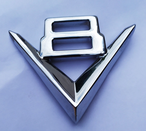 Emblema V8 Metal Cromado 6x7cm