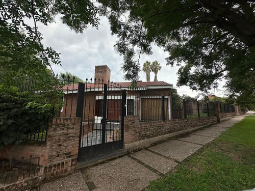 Casa Venta Arguello Amplia 3 Dormitorios Patio Enorme Pileta