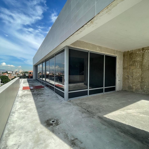 Penthouse Obra Gris En Venta - Urb. La Castellana