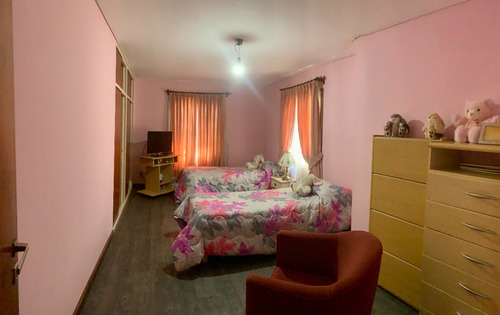 Casa En Venta 5 Ambientes Con Parque Y Piscina. Ranelagh. Berazategui