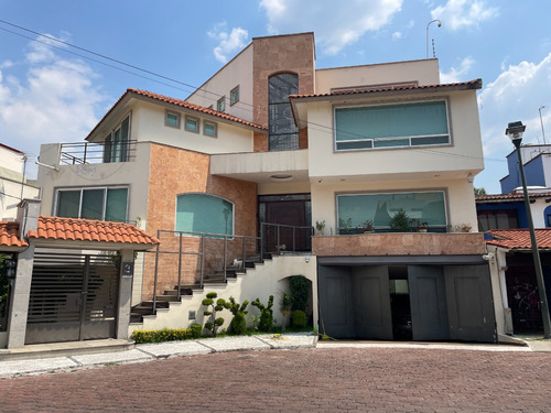 Majestuosa Residencia En Oportunidad De Venta. Unica Por Sus Espacios Y Hermoso Acabados