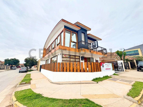 Se Vende Restaurant Con Excelente Ubicación En La Serena