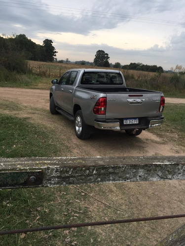 Toyota Hilux 4x4 Srv 2.8