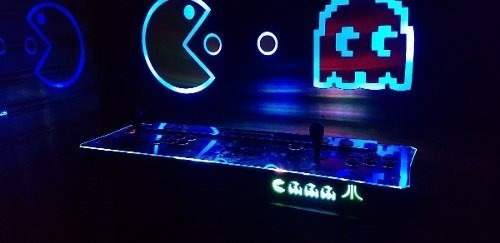 Imagem 3 de 3 de Fliperama Portátil Atari Titan 12mil Jogos Com Sensor Óptico